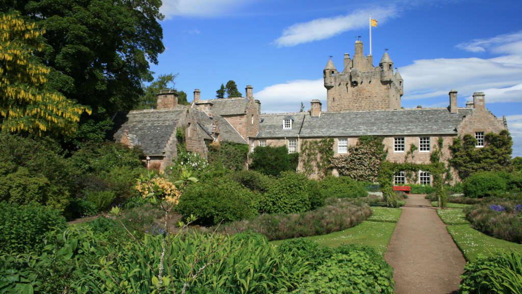 01 Cawder Castle Inverness W1024