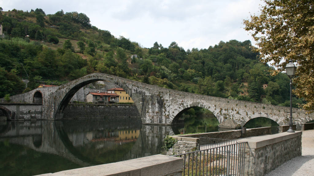 02 Tuscan bridge W1024