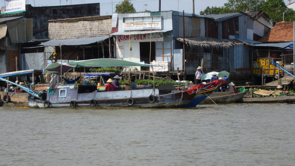 04 Boat trading on Mekong Delta W1024