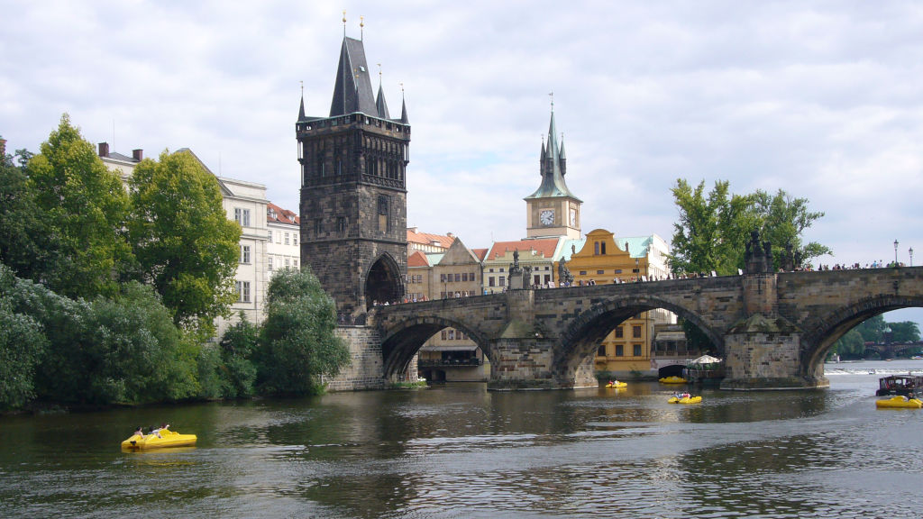 04 Prague from boat W1024