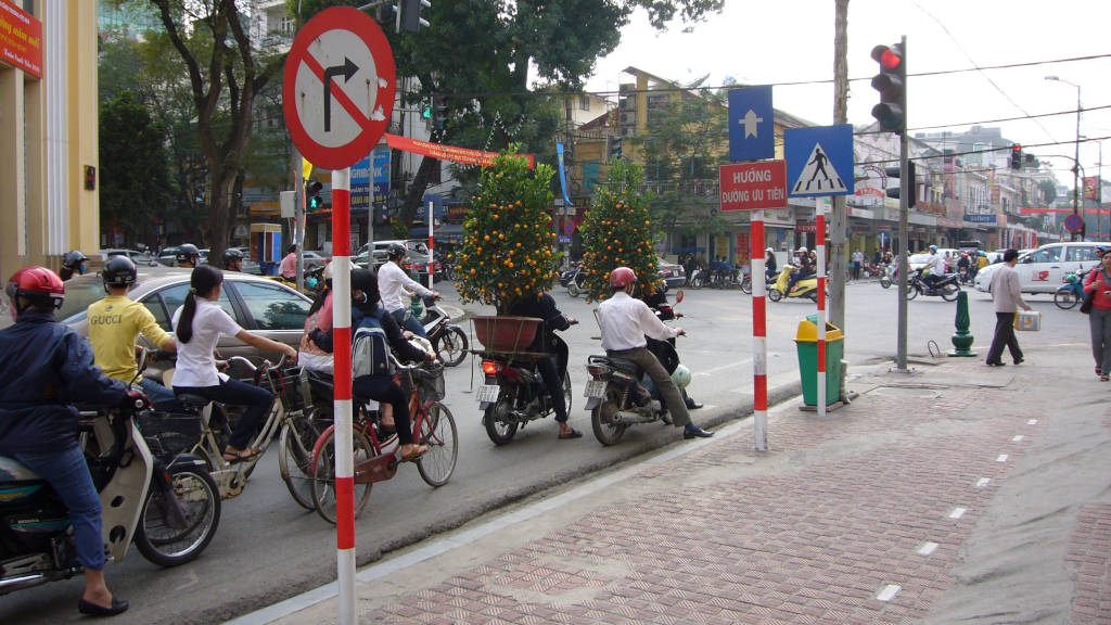 08 Hanoi city centre traffic W1024