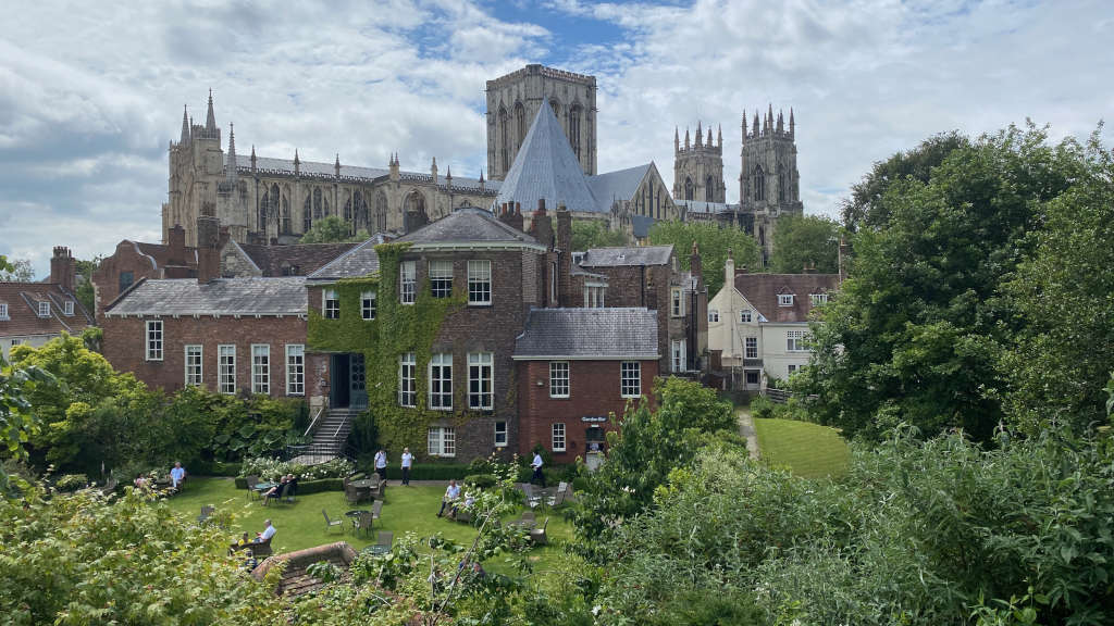 09 York Minster W1024